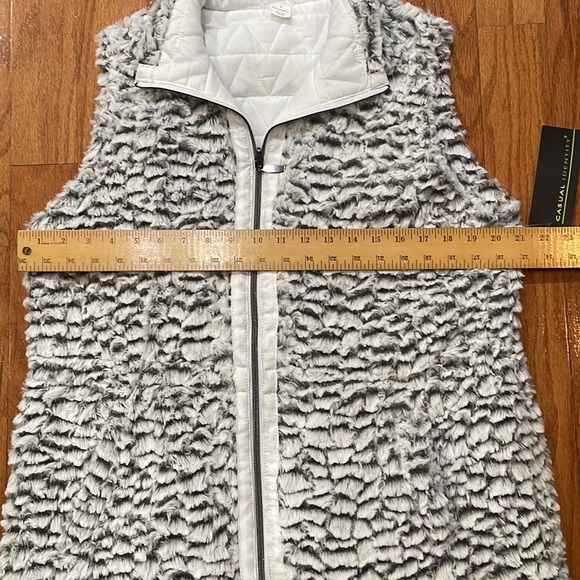 Casual Identity Women’s Size Large NWT Faux Fur Vest Ivory Quilted Adj Waist - Picture 6 of 15